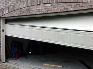 Garage Doors Repairmen Near You | Austin